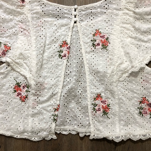 Vintage Embroidered Eyelet Crop Top - Picture 16 of 17